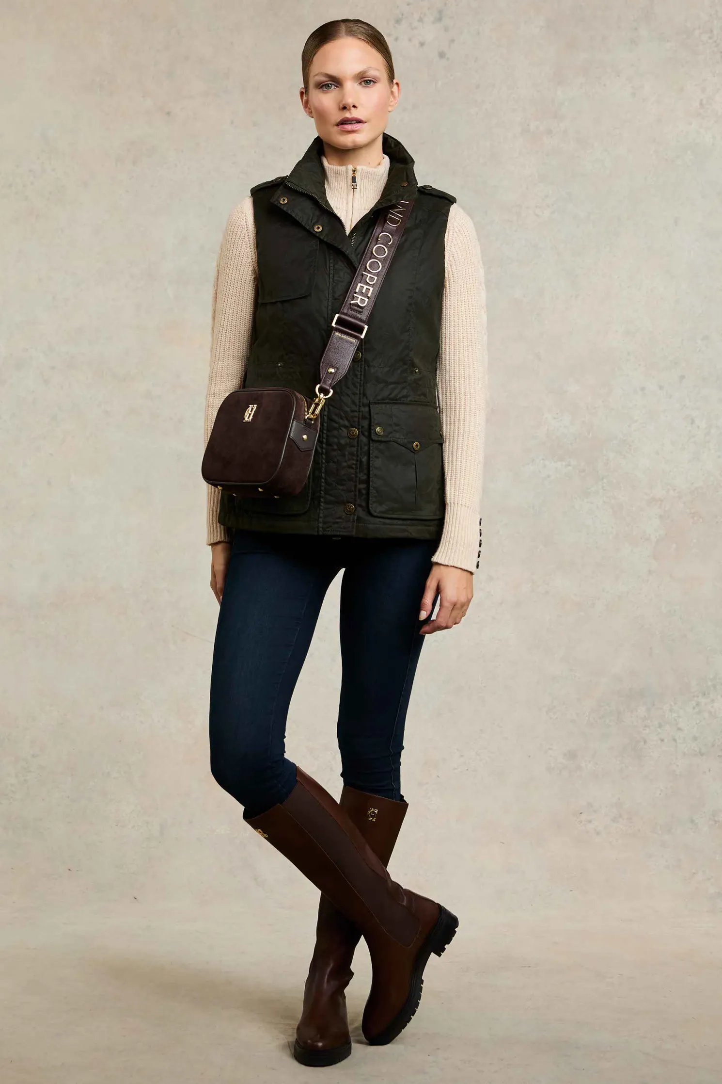 Alma Wax Gilet (Dark Olive)
