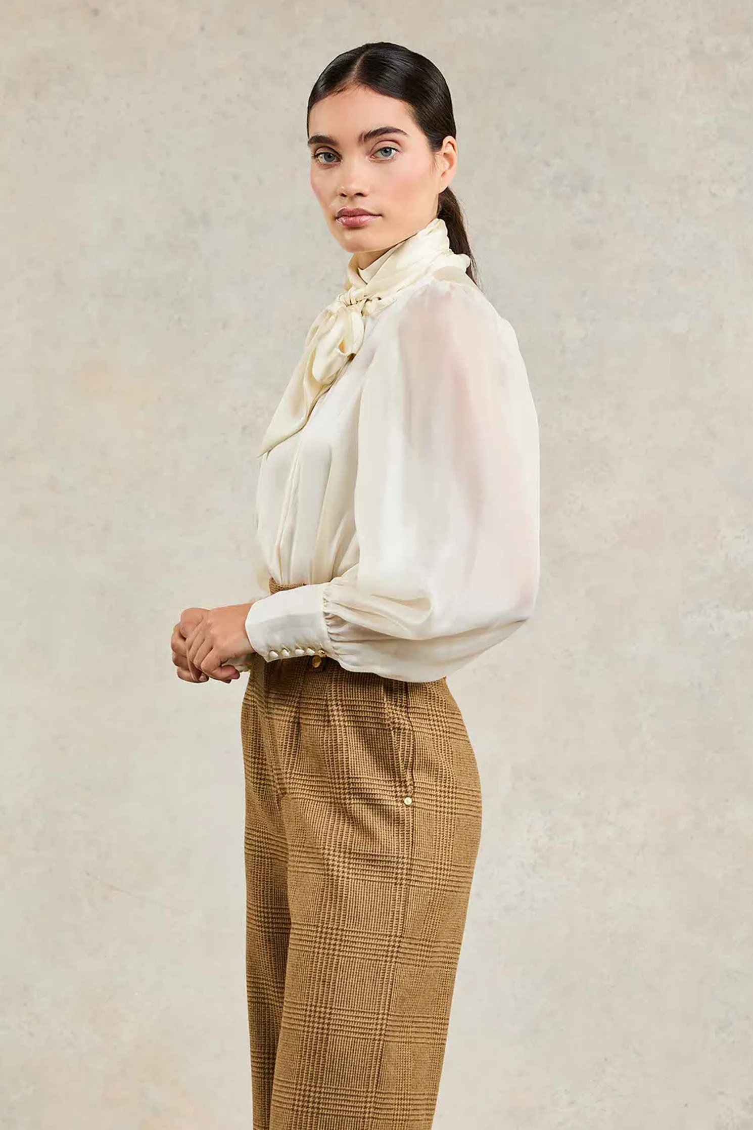 Ariella Blouse (Oyster)