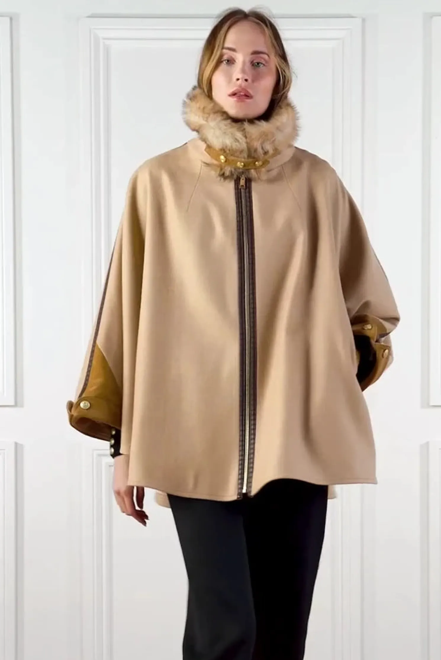 Chiltern Cape (Camel)