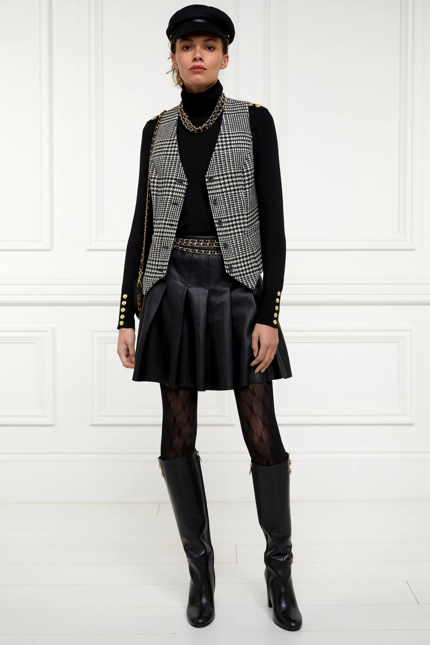 Faux Leather Pleated Mini Skirt (Black)