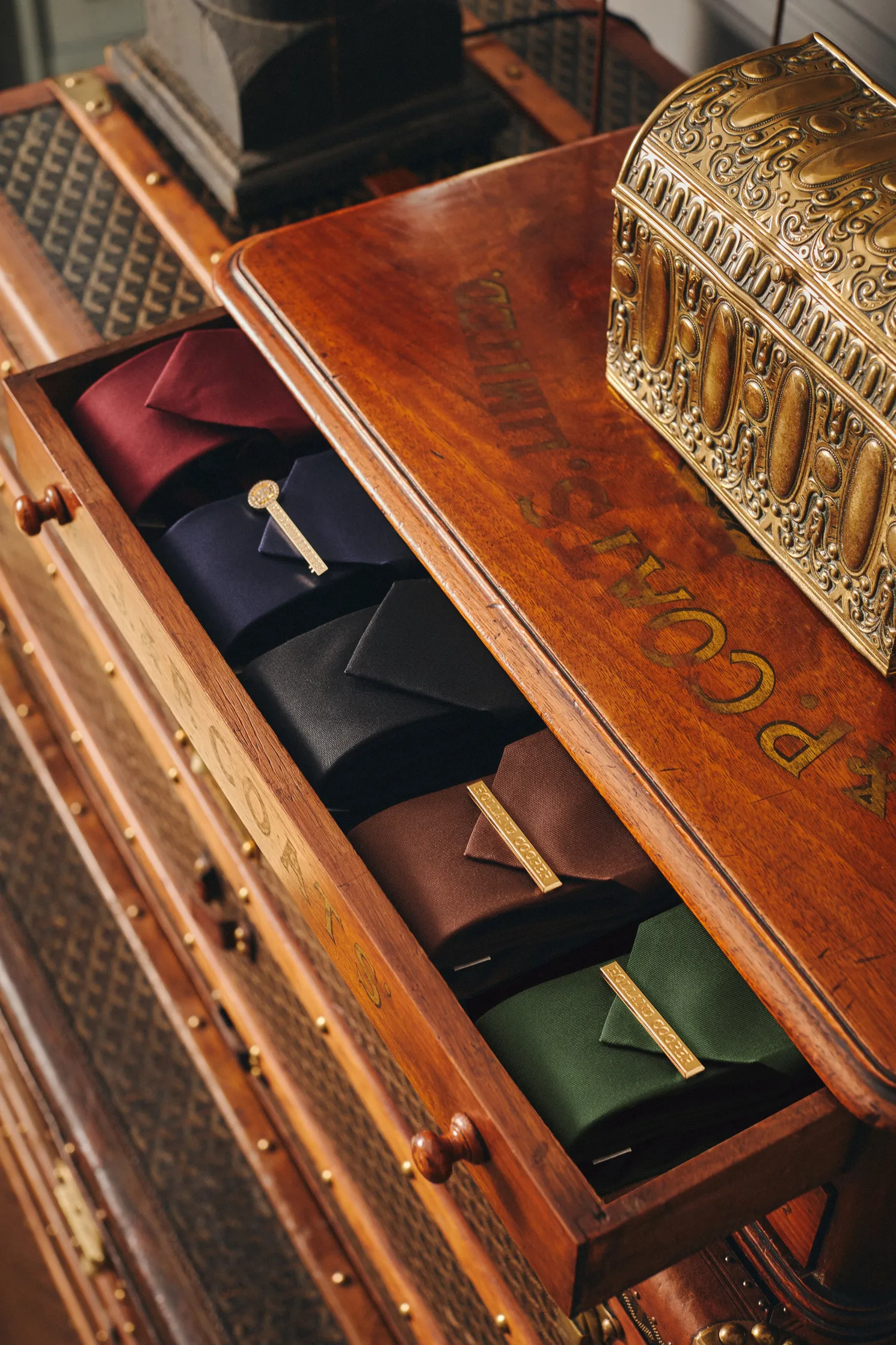 HC Unisex Tie (Chocolate)