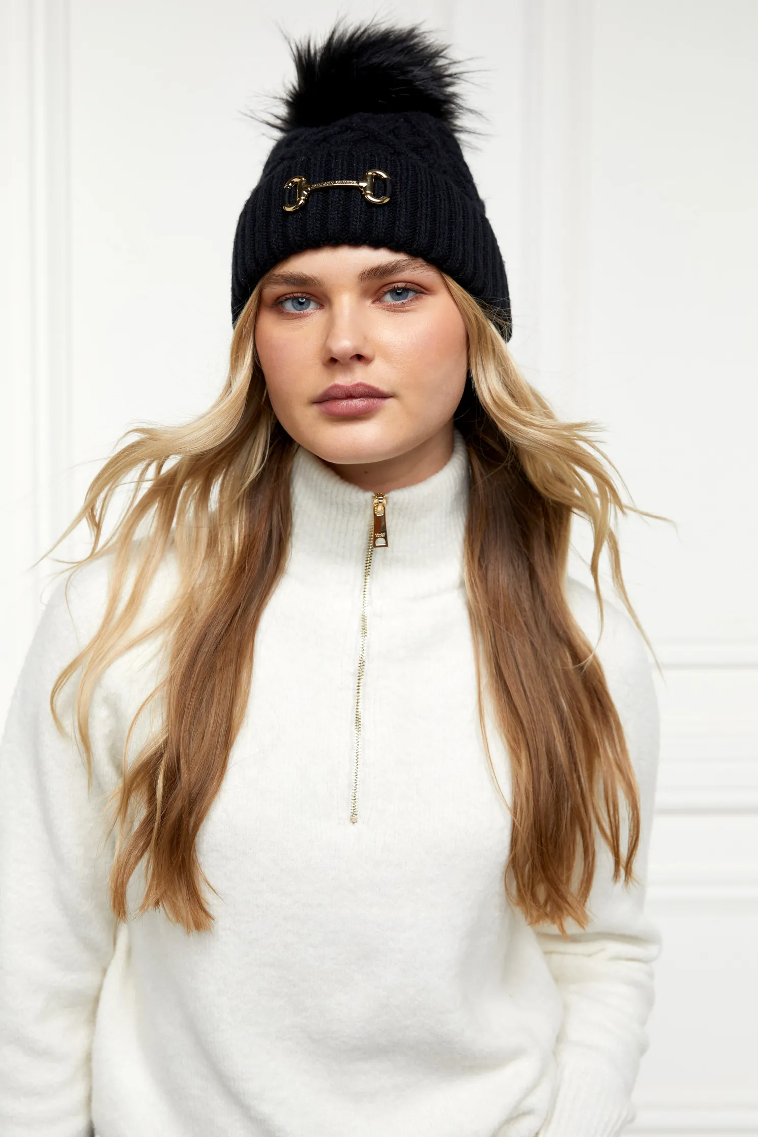 Horsebit Bobble Hat (Black)