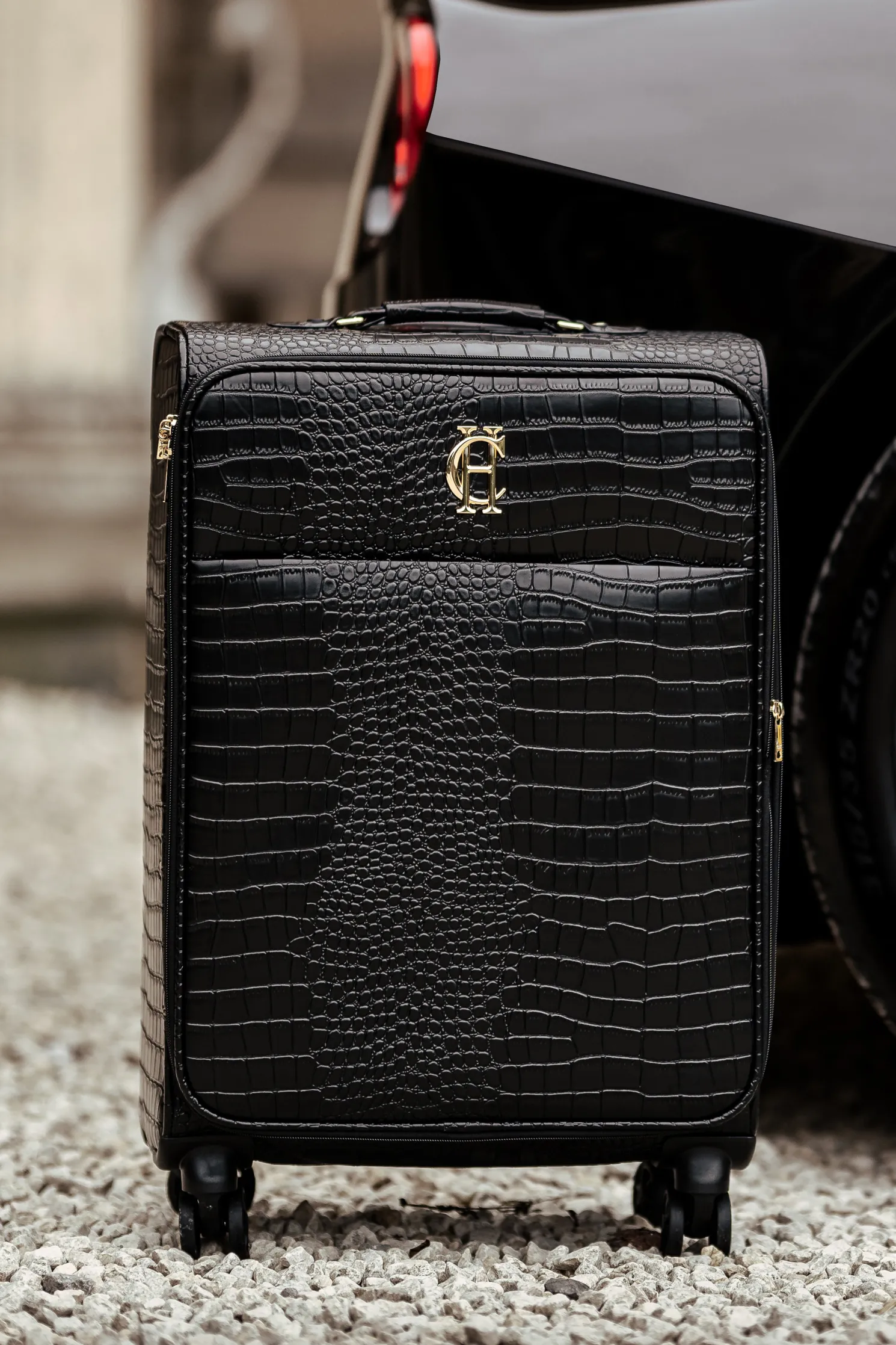 Knightsbridge Large Suitcase (Black Croc)