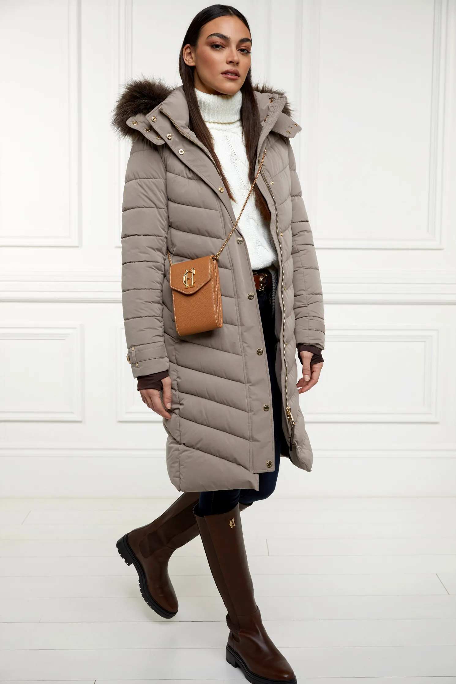 Knightsbridge Phone Pouch (Tan Gold)