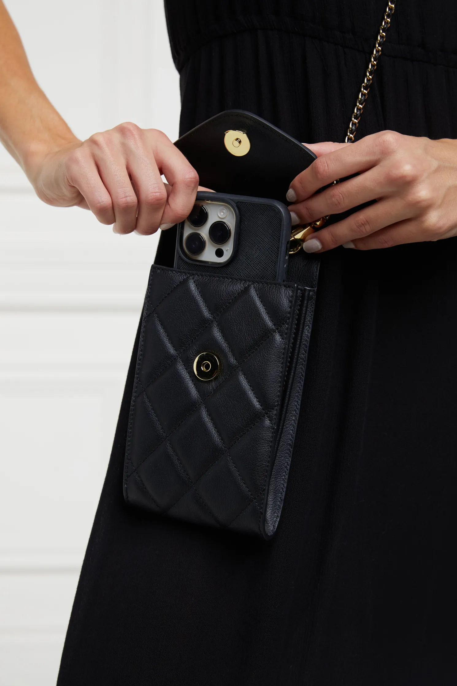 Knightsbridge Phone Pouch (Black Quilted)