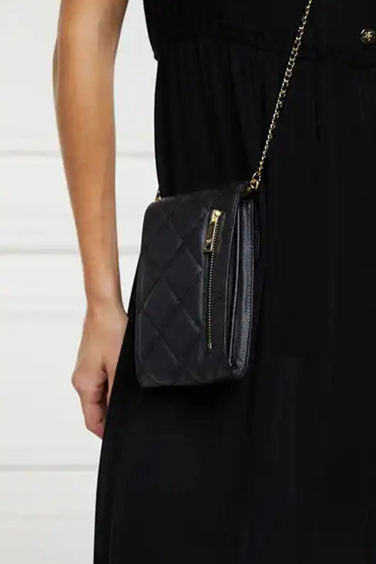 Knightsbridge Phone Pouch (Black Quilted)