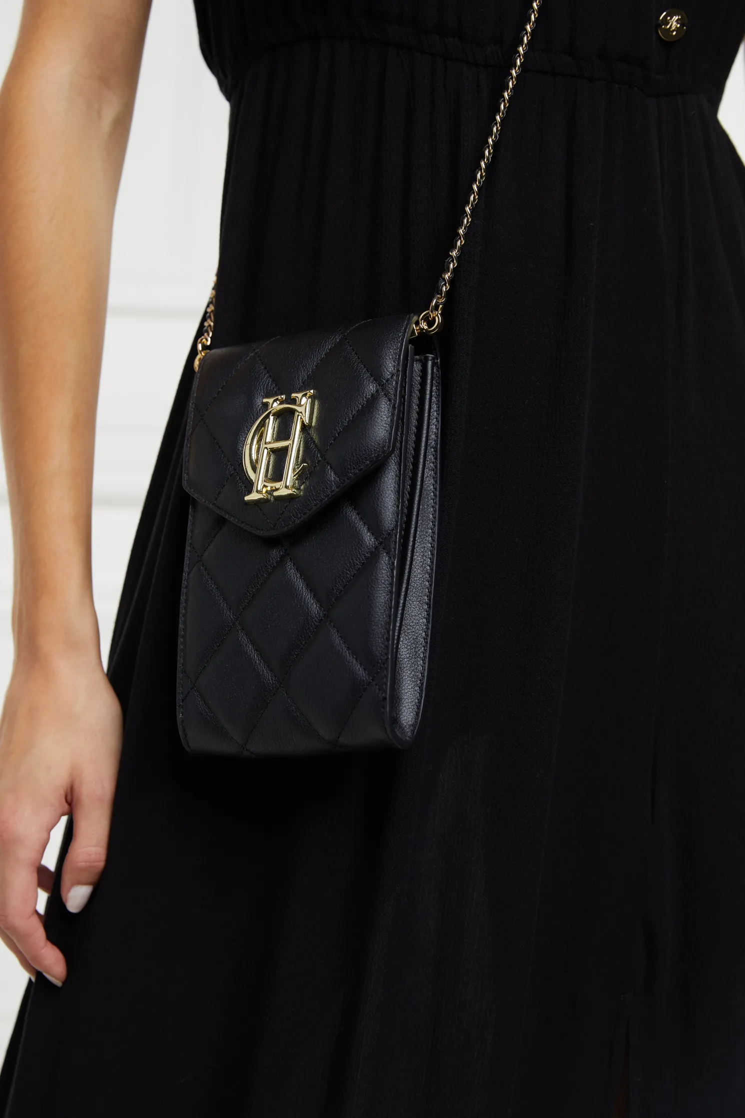 Knightsbridge Phone Pouch (Black Quilted)