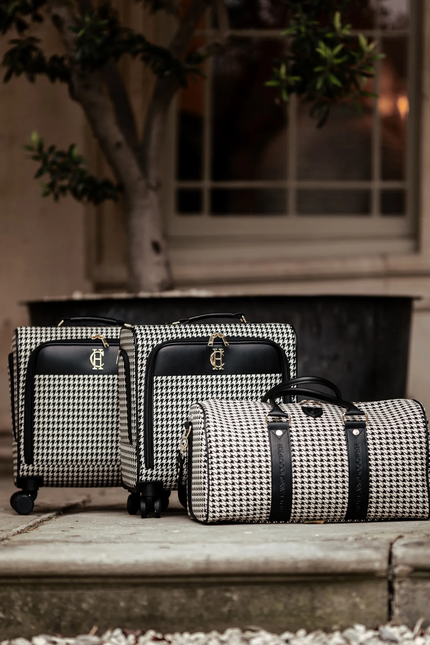 Knightsbridge Small Suitcase (Ecru Houndstooth)