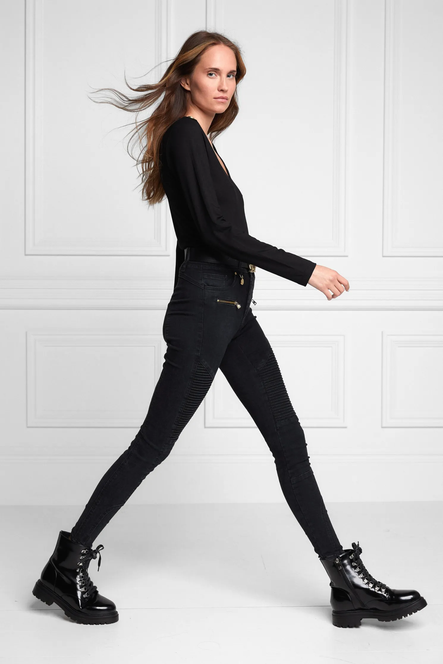 Long Sleeve V-Neck Tee (Black)