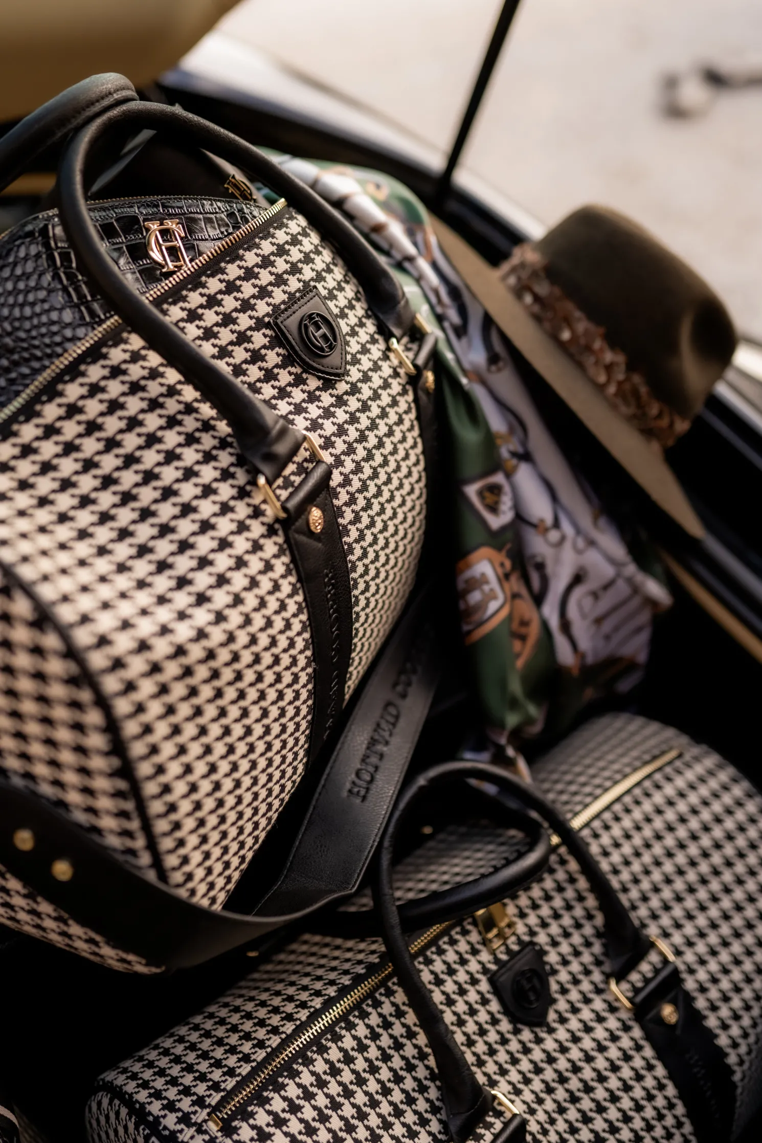 Regency Holdall (Ecru Houndstooth)