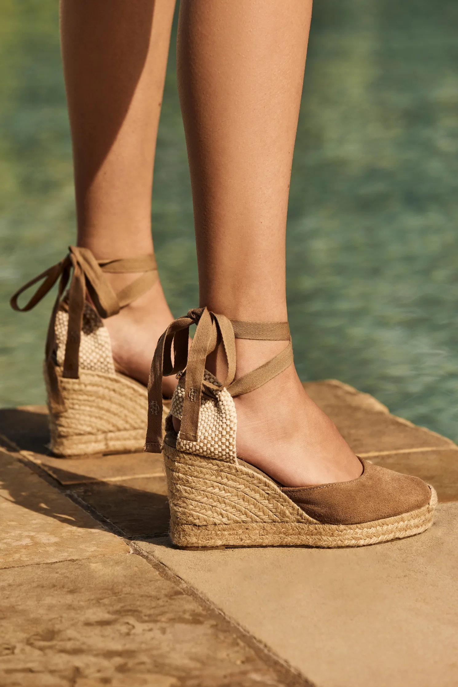 Seville Wedge Sandal (Taupe)