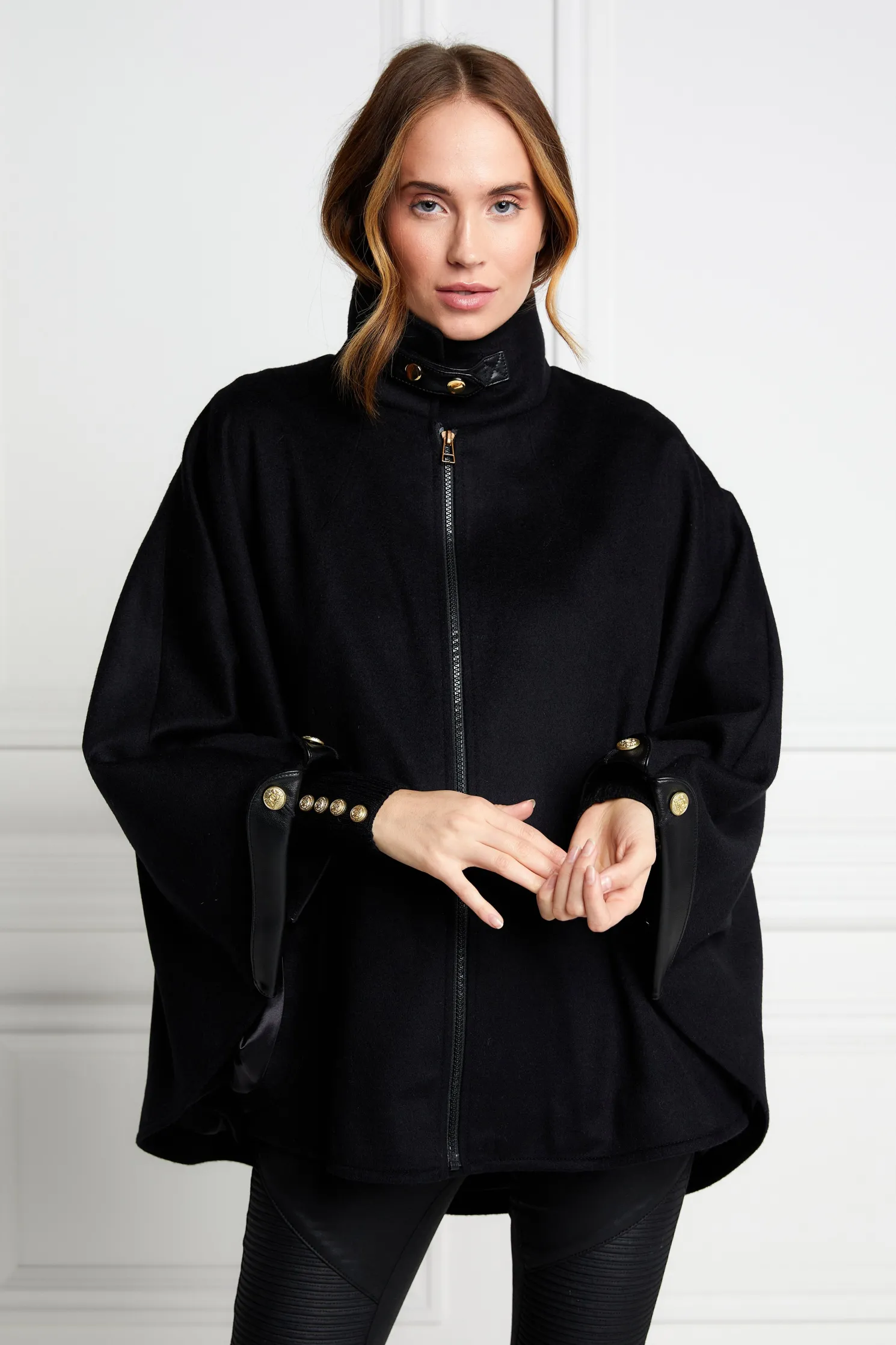 The Classic Cape (Black)